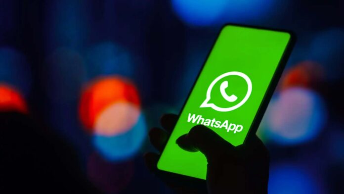 Cómo funciona la nueva herramienta de WhatsApp para resumir conversaciones con IA