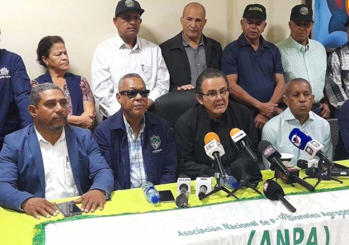 Agrónomos marcharán al Palacio Nacional el miércoles 12 de febrero en demandas de aumento salarial, cancelaciones y pensiones