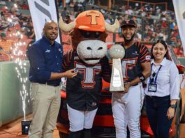 Bryan de la Cruz recibe yipeta JAC JS6 por premio al Jugador Más Valioso