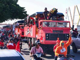 Con caravana triunfal, escogidistas celebran corona 18 en las calles de la capital