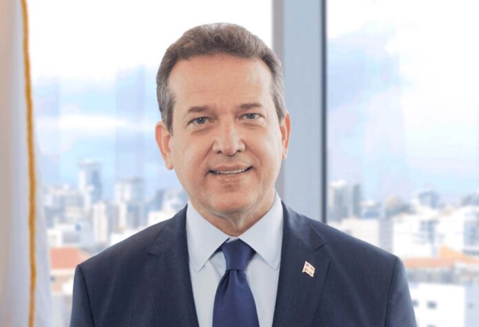 Abinader designa a Ito Bisonó como director honorífico de Infamicasa