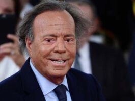 Julio Iglesias dice que todo se va a aclarar y su entorno cercano niega los hechos