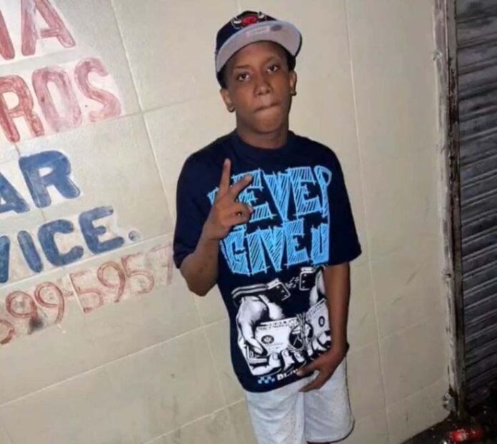 PN persigue dos hombres por muerte de un tercero en Los Mameyes y heridas de balas a otros dos