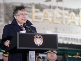 Petro llama a los colombianos a las calles para la defensa de "la soberanía"