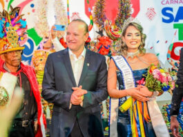 Stefany Guzmán es coronada Reina del Carnaval de Santiago 2026