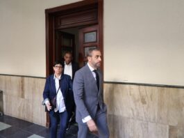 Antonio Espaillat y Maribel Espaillat llegan a la sala de audiencias para conocer solicitud de contra peritaje