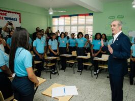 Abinader imparte clase de Educación Moral, Cívica y Ética Ciudadana estudiantes de 5to grado del Liceo Germán Martínez