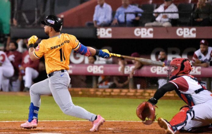 Águilas vence a los Gigantes y se acercan al primer puesto
