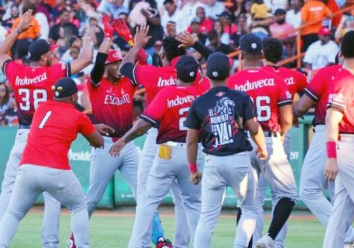 Escogido derrota a los Toros y queda a un triunfo del campeonato