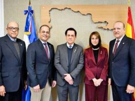 FITUR 2026: Alcalde Ulises Rodríguez se reúne con el embajador Tony Raful en Madrid