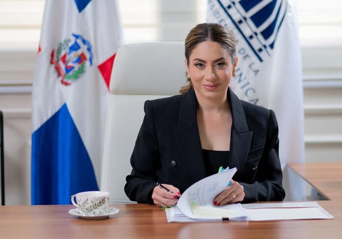 Gloria Reyes queda designada Ministra de la Mujer