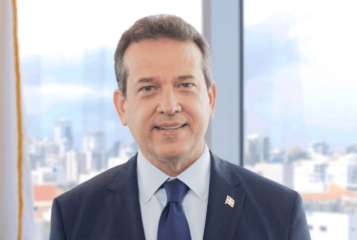 Abinader designa a Víctor “Ito” Bisonó como ministro de Viviendas y Edificaciones