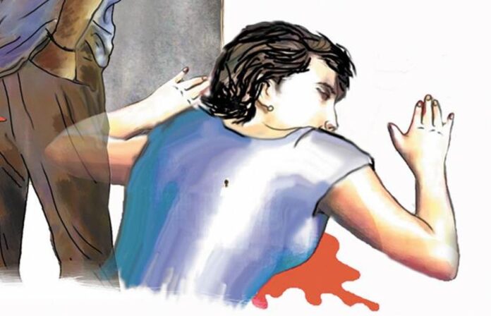 Joven de 18 años muere apuñalada presuntamente por su pareja en Los Peralejos
