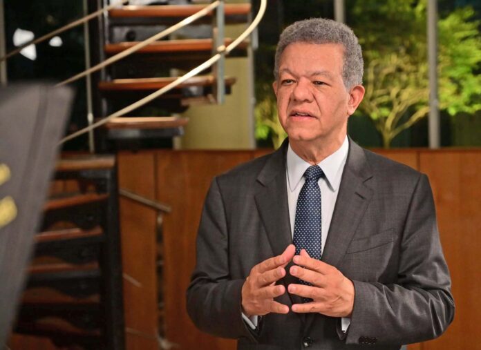 Leonel Fernández se referirá hoy al panorama político de Venezuela