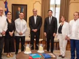 Abinader recibe a Michel Camilo y autoridades del Berklee College of Music