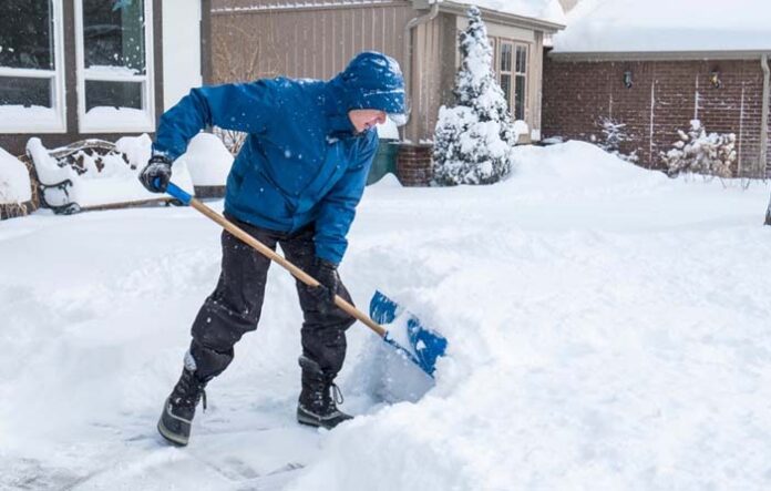 Nueva York sancionará a propietarios de viviendas y negocios que no limpien nieve de aceras