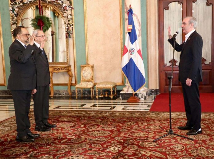 Juramentan a Subero Isa como consultor jurídico y Peralta ministro de Justicia
