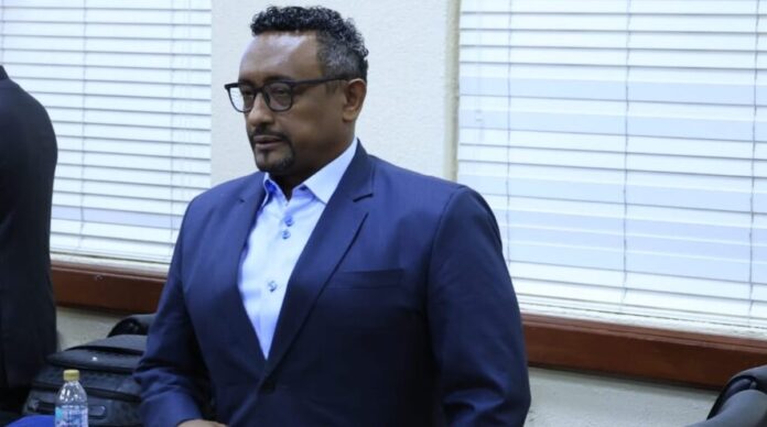 Rafael Núñez de Aza afirma Fiscalía no ha destruido su presunción de inocencia y presenta defensa financiera ante tribunal