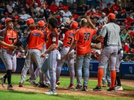Toros del Este reaccionan en la novena y conquistan su primer triunfo en la Serie Final