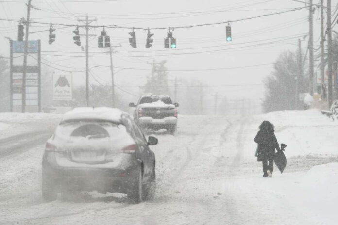 Tormenta invernal obliga al cierre de oficinas y suspensión de actividades en Estados Unidos