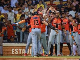 Toros blanquean a las Águilas y quedan solos en segundo lugar