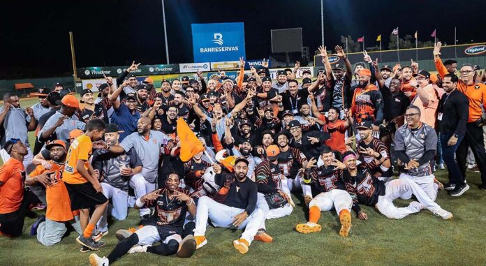 Toros dejan a las Águilas en el terreno y avanzan a la final