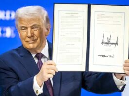 Trump firma en Davos el acta de constitución de la Junta de Paz que promueve