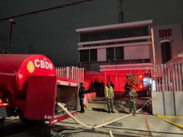 Conato de incendio obliga a evacuar sede del 9-1-1 en la Zona Metropolitana; operaciones continúan desde Santiago