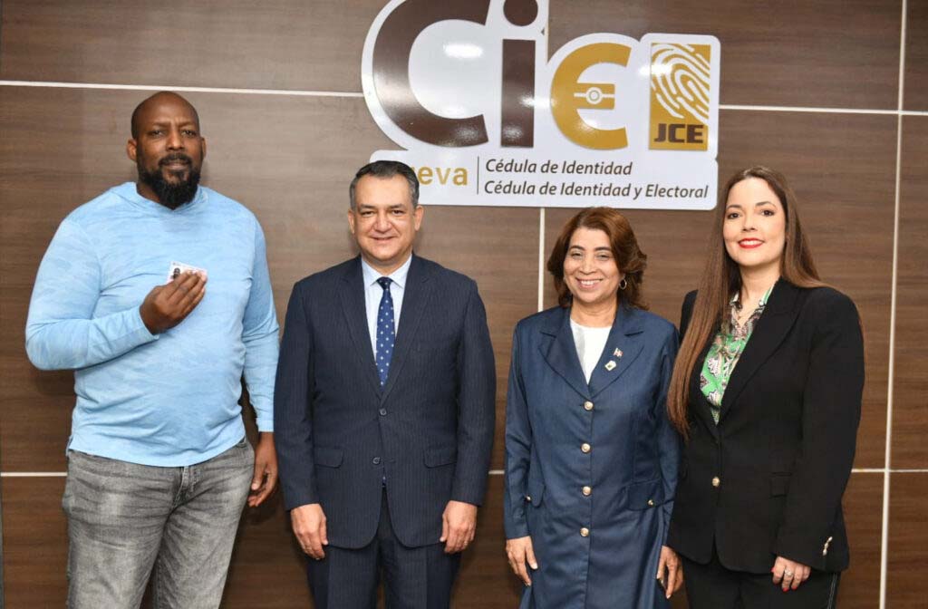 JCE entrega nueva cédula a miembros del Salón de la Fama de Cooperstown