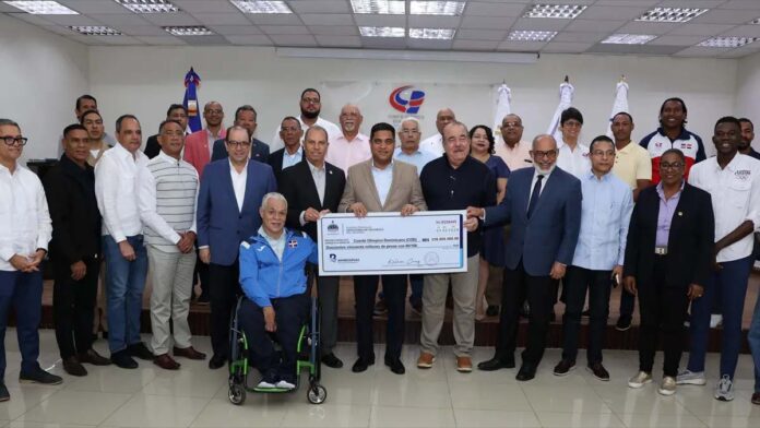 Ministro de Deportes entrega 250 millones más para preparar atletas de Juegos Centroamericanos y del Caribe