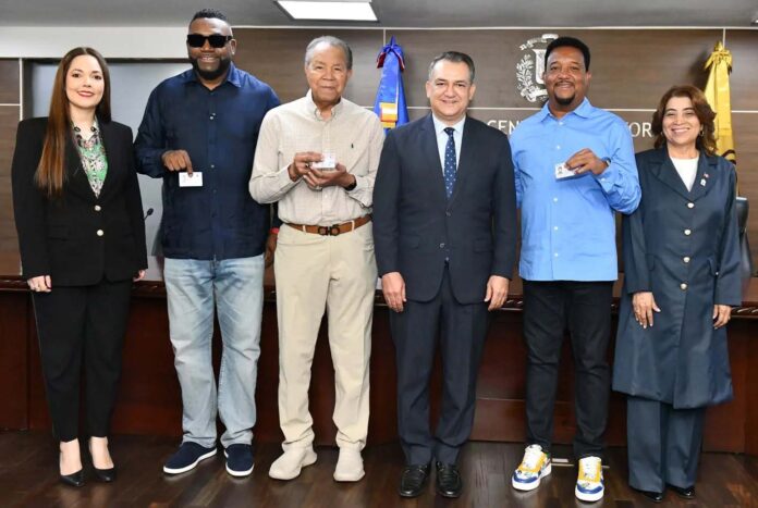 JCE entrega nueva cédula a miembros del Salón de la Fama de Cooperstown