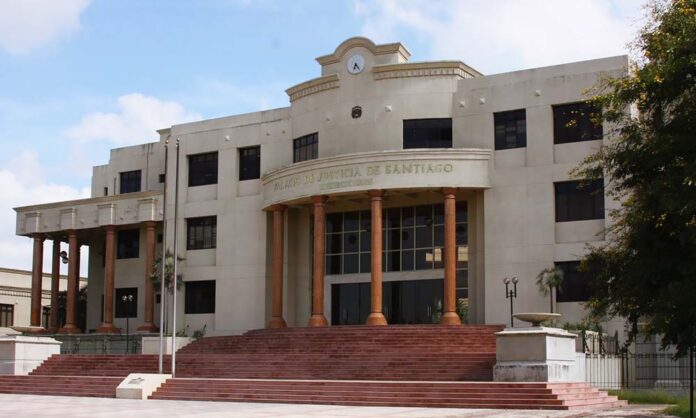 Falta de jueces provoca retrasos graves en tribunales de Santiago, advierten abogados