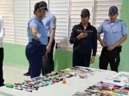 Ocupan en politécnico Ñico Lora de Navarrete armas blancas, vapers y celulares incautados
