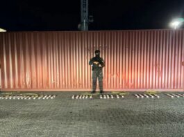 Ocupan 69 paquetes de presunta cocaína ocultos puerta pisos de un contenedor