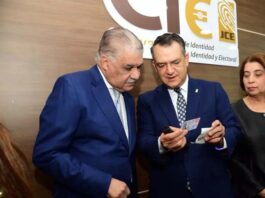 Vargas recibe la nueva cédula y afirma que la oposición deberá unirse para ganar en 2028