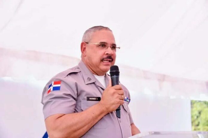 Abinader designa al general Guzmán Badía como rector del IPE