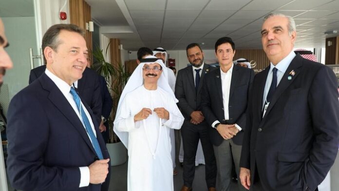 Abinader se reúne con el líder global de DP World para consolidar a la República Dominicana como centro logístico y de inversión regional
