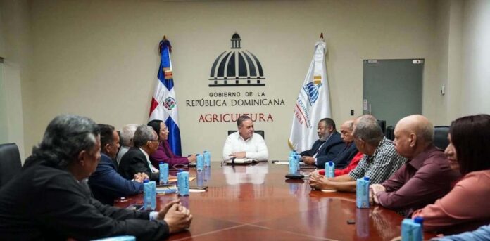 Más de 40 organizaciones del comercio detallista niegan escasez de pollo y huevos