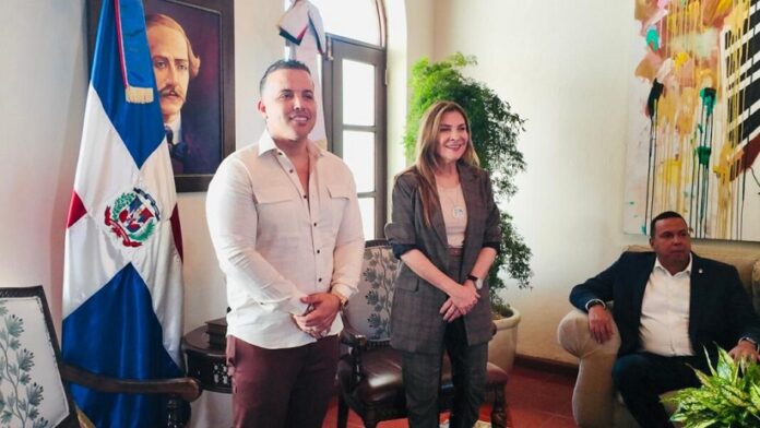Ayuntamiento del DN declara Munícipe Distinguido al merenguero típico El Blachy