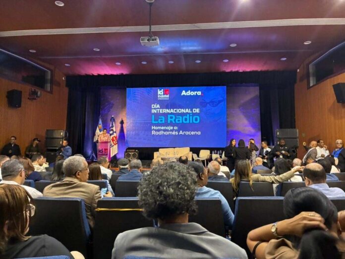 Indotel rinde homenaje a Radhamés Aracena en el Día Internacional de la Radio