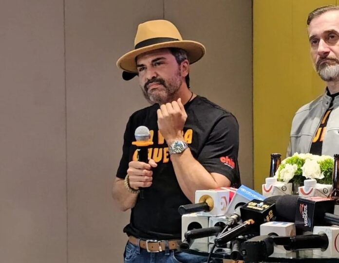 Manny Pérez regresa a la dirección cinematográfica con la comedia “La vida chueca”