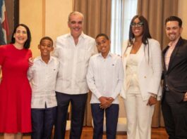 Luis Abinader recibe al destacado estudiante Hensel Aquino García, apodado “Pico de Oro”
