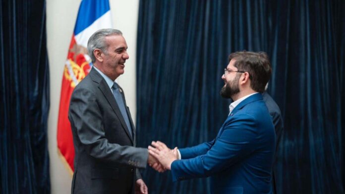 El pPresidente Abinader ofrece saludo protocolar a su homólogo de Chile, Gabriel Boric
