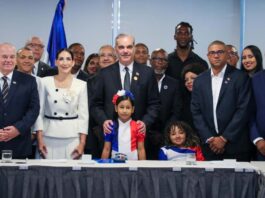 Abinader se reúne con dominicanos en Chile