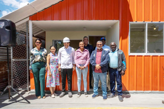 Alcalde Dío Astacio lanza modelo de vivienda prefabricada para familias de escasos recursos