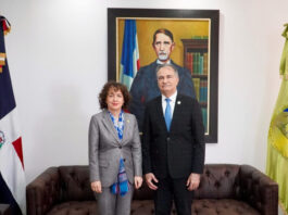 Embajadora de España visita el TSE para conocer su rol en la justicia electoral dominicana