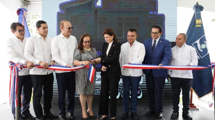 Vicepresidenta Raquel Peña entrega dos centros de salud en Santiago