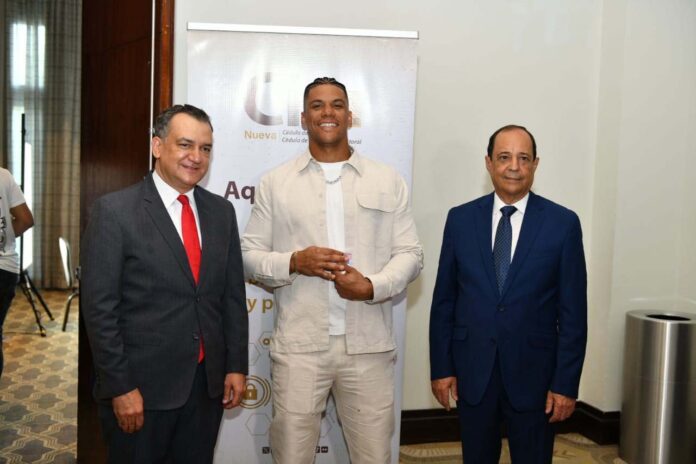 JCE entrega nueva cédula a selección dominicana del Clásico Mundial de Béisbol