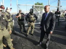 El alcalde de Newark, Ras Baraka, fue arrestado en un centro de detención de ICE