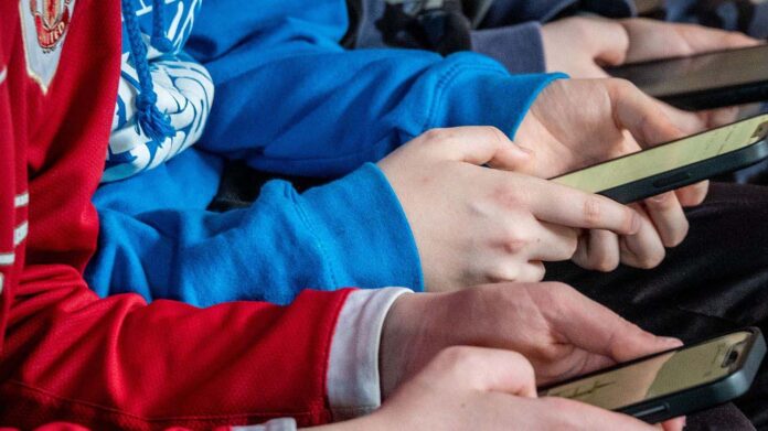 El Gobierno de Austria acuerda prohibir el acceso a redes sociales a menores de 14 años